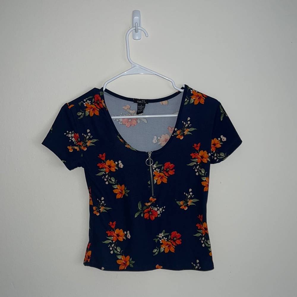 Rue 21 Small Crop Top